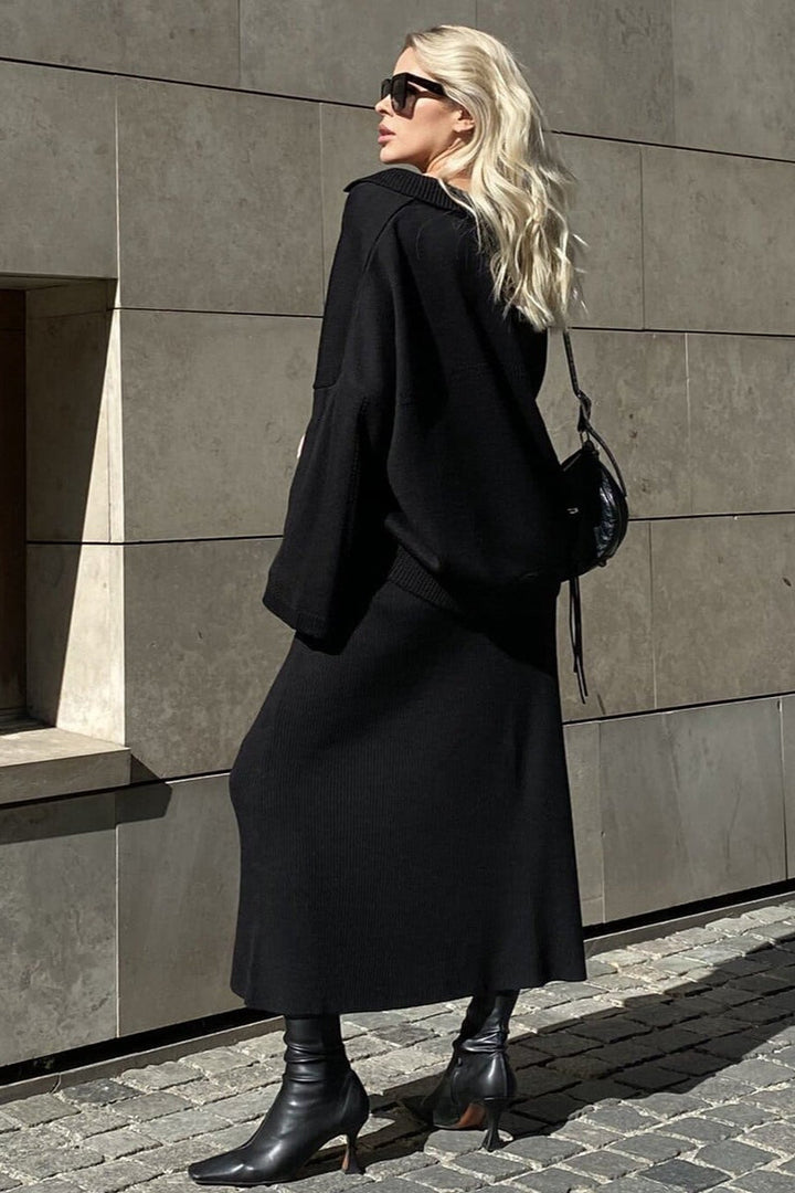 Zweiteiliges Strickoutfit für Damen mit Pullover und Rock