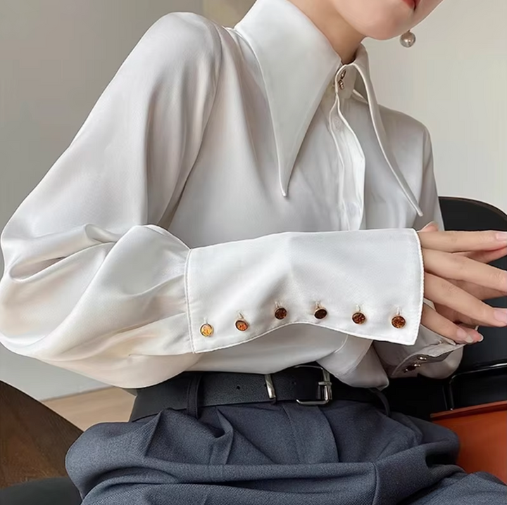 Damen Satinbluse in Uni mit modernem Kragen und Ärmelmanschetten mit Knöpfen