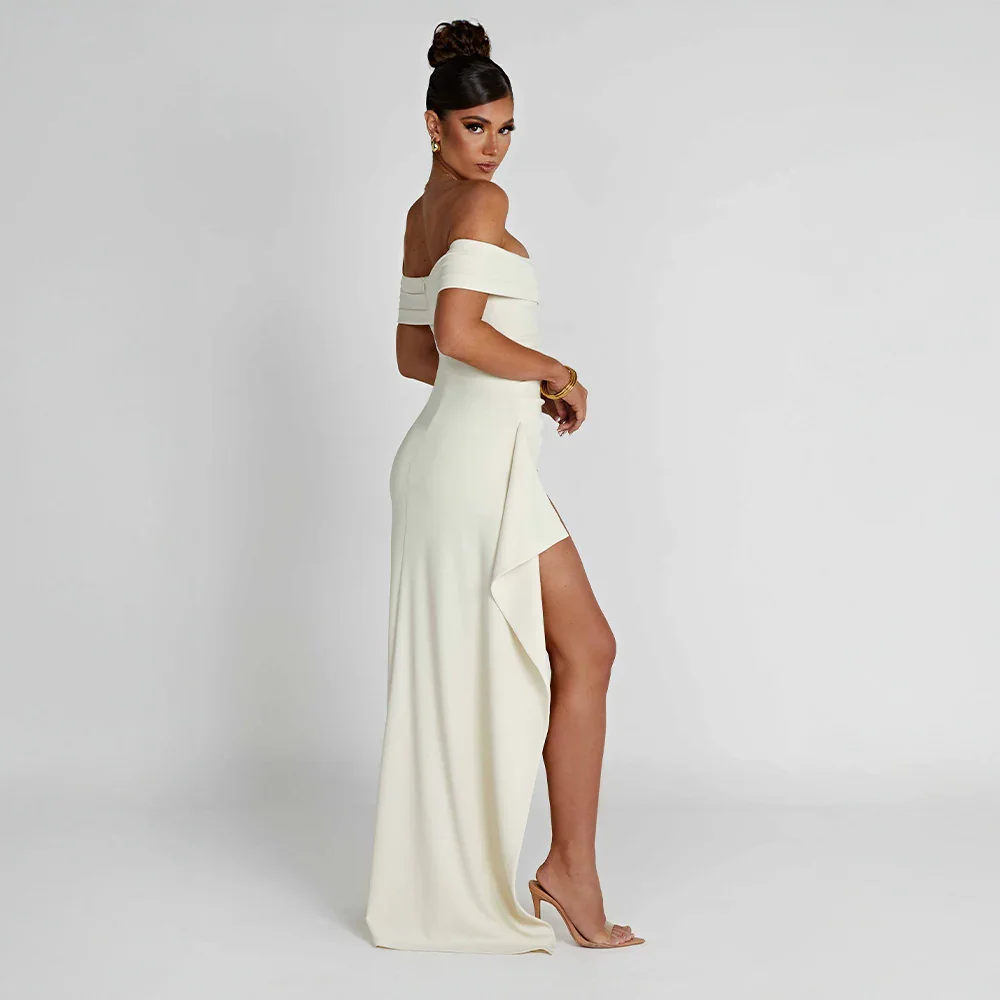 Maxi-Kleid mit seitlichem Schlitz und schulterfreiem Ausschnitt
