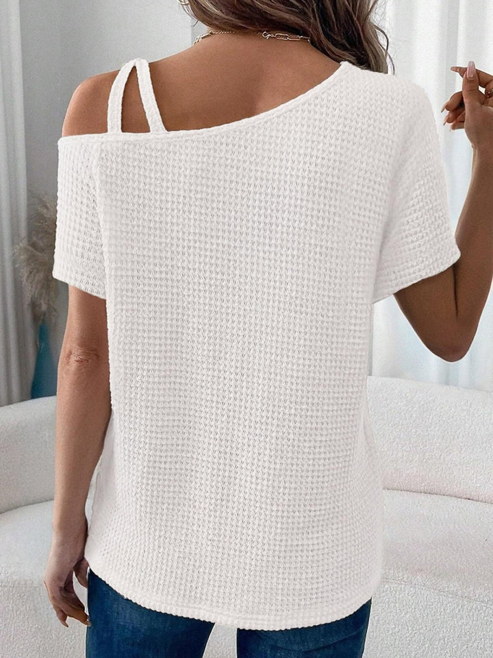 Asymmetrisches T-Shirt mit kurzem Arm und Rundhalsausschnitt