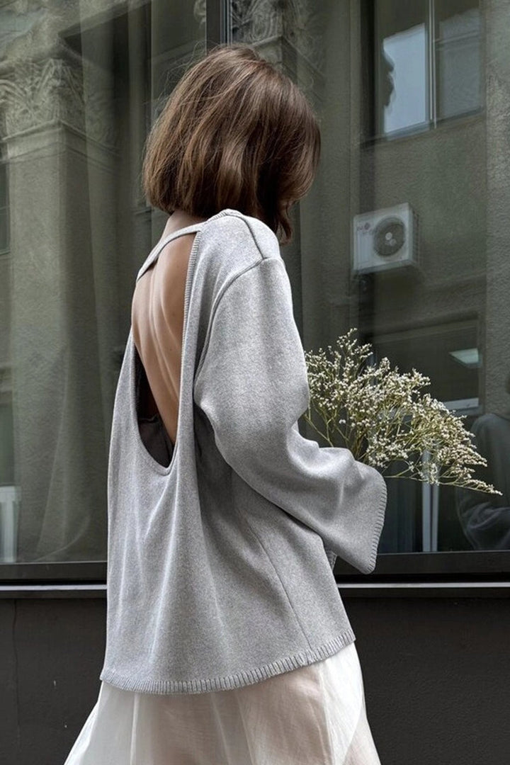 Damen-Strickpullover mit offenem Rücken in der Rückansicht