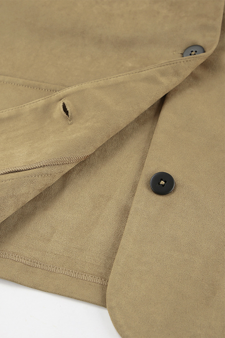 Lässige Jacke mit durchgeknöpftem Hemdkragen