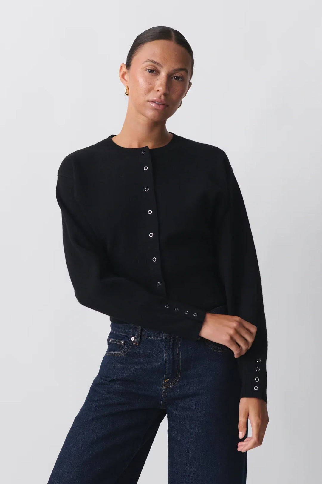 Elegante Bluse mit durchgehender Knopfleiste, vielseitigem geradem Schnitt und Manschettendetails