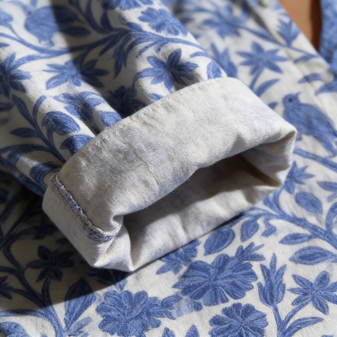 Blaue Blumenmuster Gartenbluse