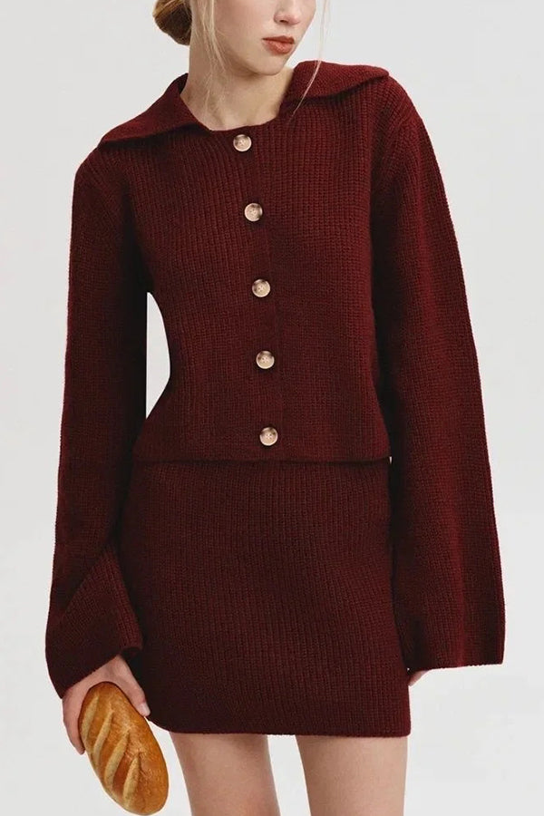 Gemütliches Strickcardigan- und lässiges Minirock-Set