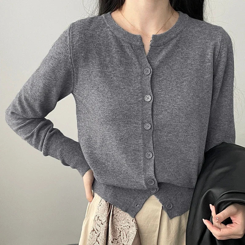 Gemütlicher grob gestrickter Wollcardigan-Pullover