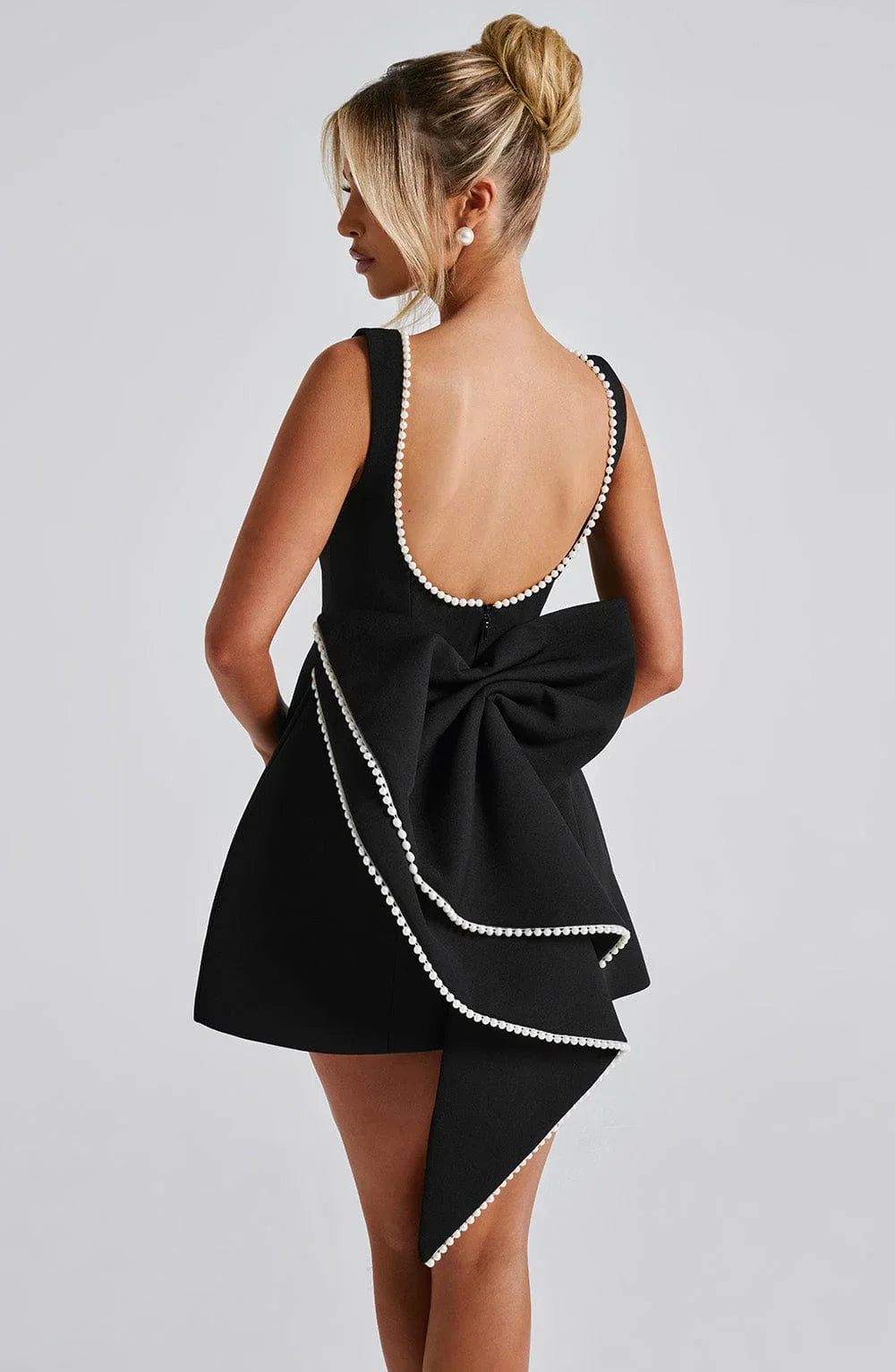 Cocktailkleid für Damen mit Schleifenrücken