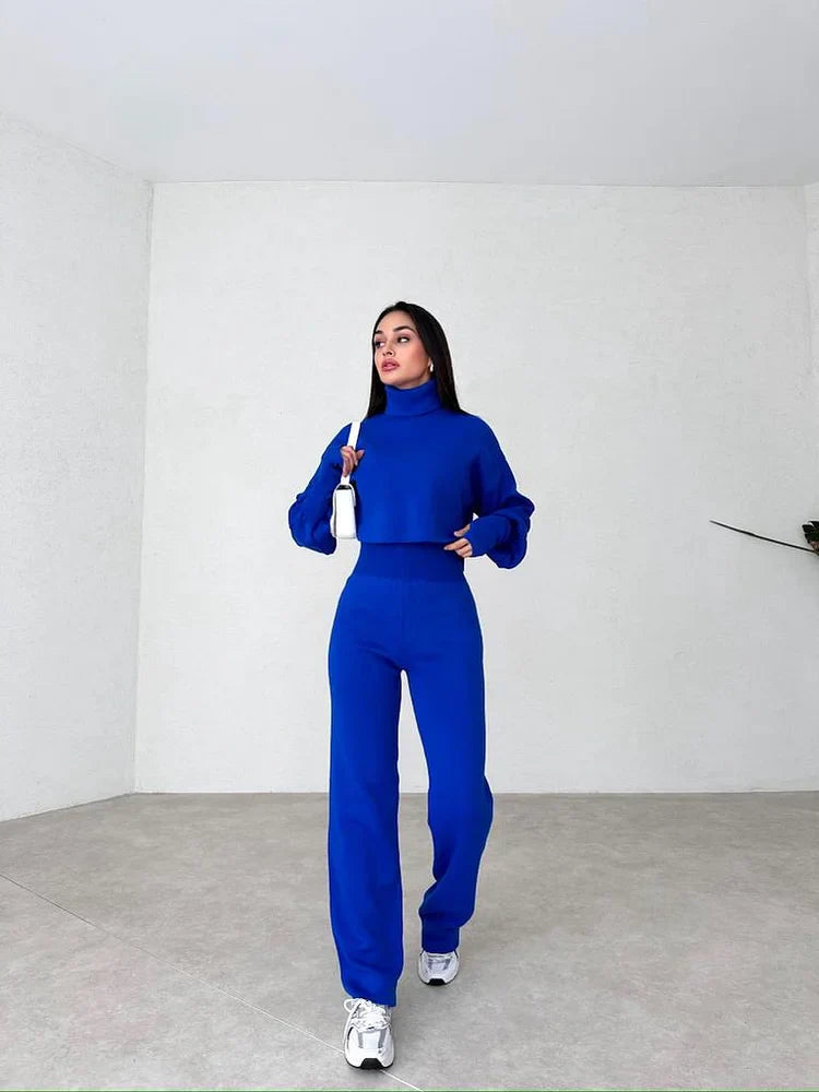 Gemütliches Set aus Strickhandschuhen mit Rollkragen