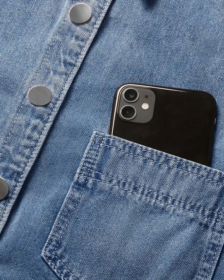Rückansicht der Damen Jeansbluse mit lockerem Schnitt