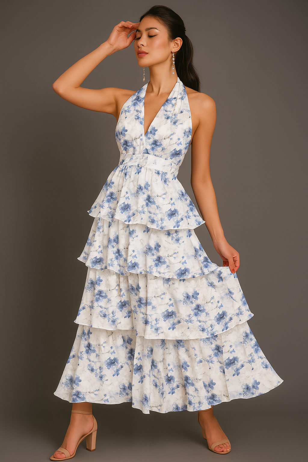 Maxikleid mit Blumenmuster, Neckholder, gestuften Rüschen und Taillendetail