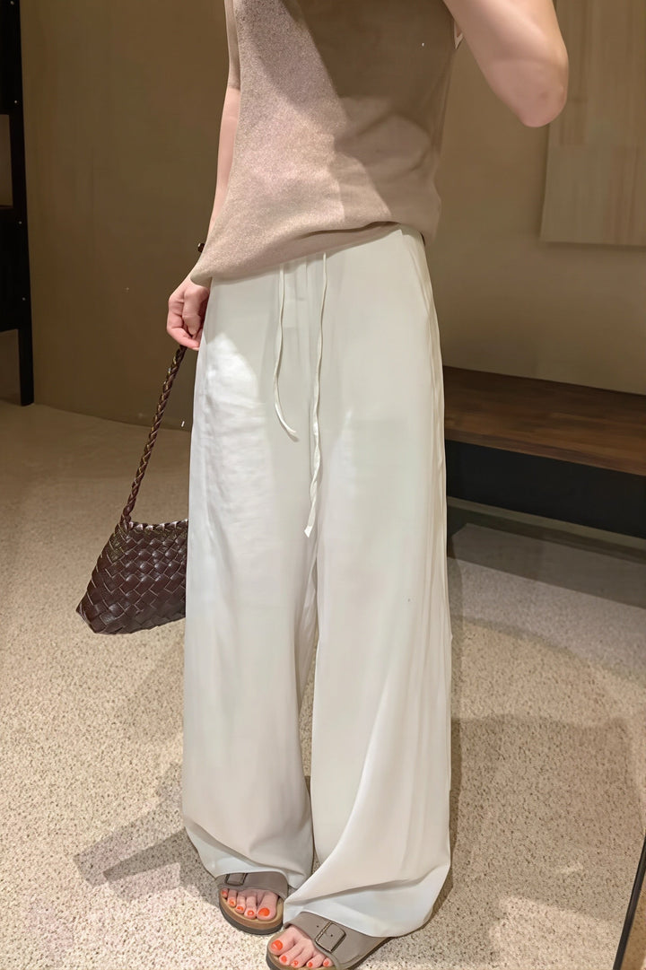 Damen Straight Leg Hose mit hoher Taille als Ganzkörperansicht