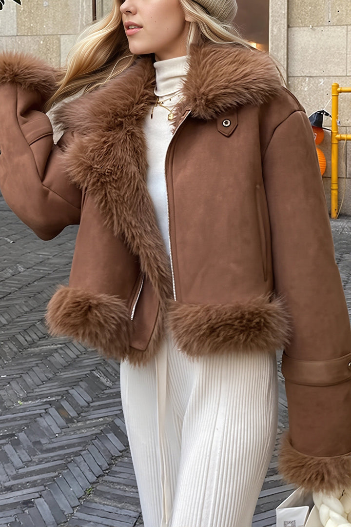 Damen-Kurzjacke in Veloursoptik als elegantes Outfit