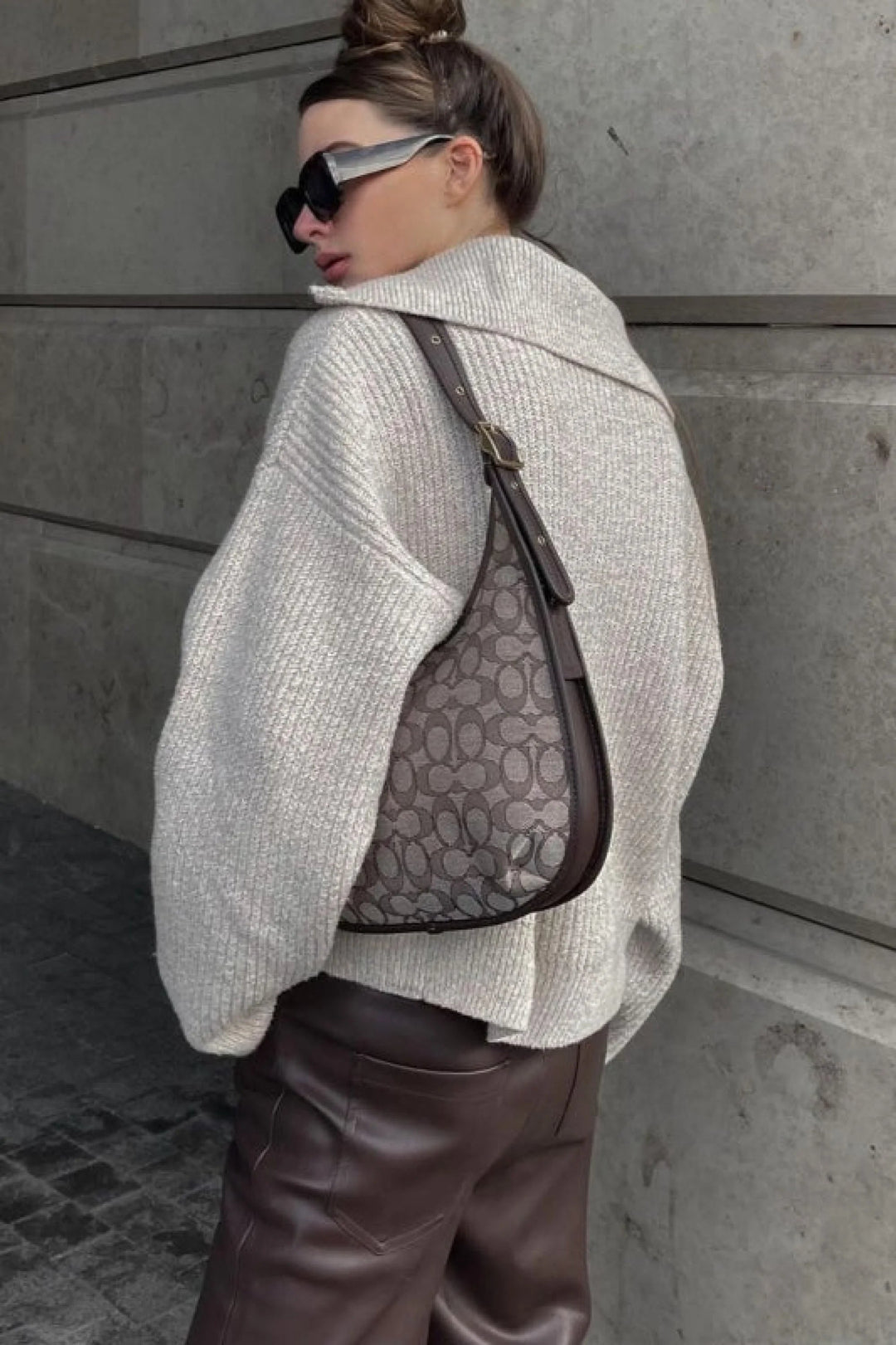 Locker sitzender Pullover mit V-Ausschnitt