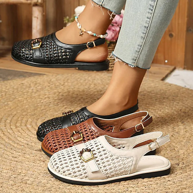 Damen Flechtsandalen flach getragen als bequeme Sommerschuhe im Alltag