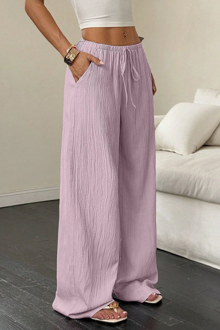 Damenhose mit Knotenbund und weiter Passform in Rückansicht