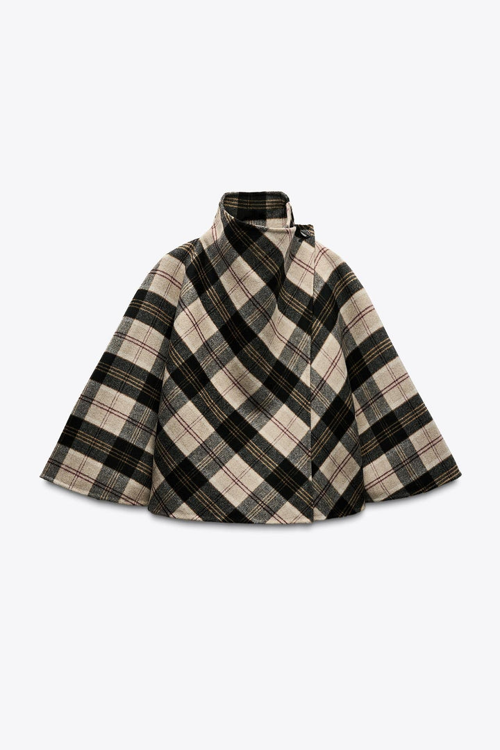 Stylish boxy coat with a checked pattern for stylish layering. 