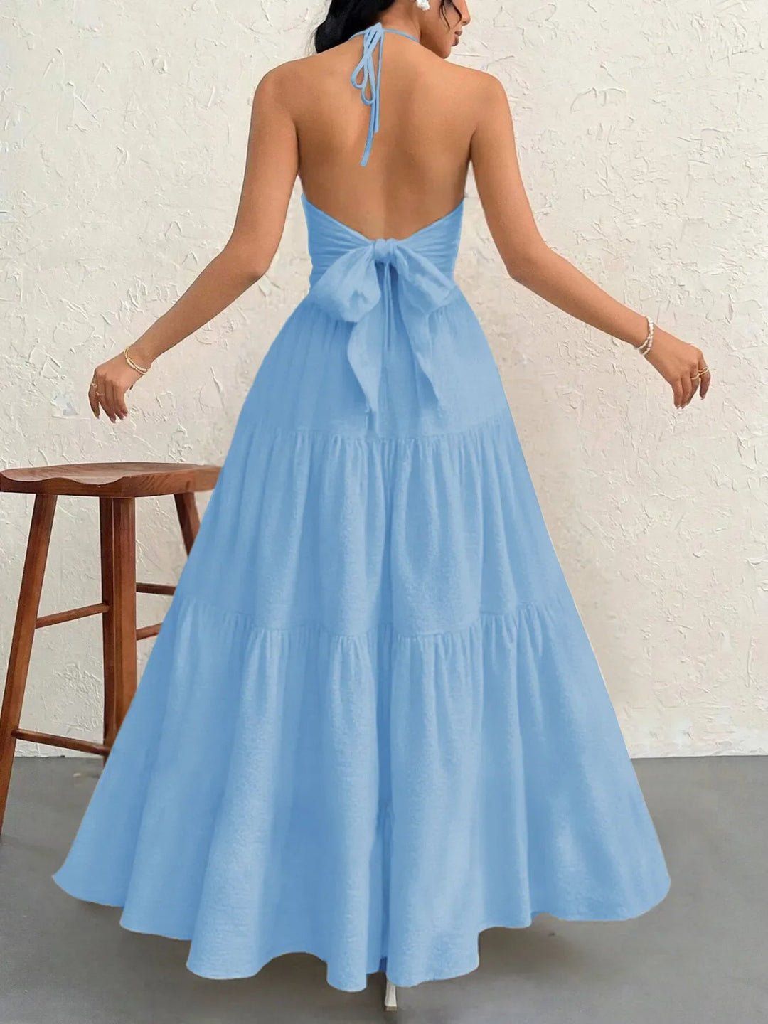 Maxikleid mit Neckholder und Stufen aus transparentem Polyester