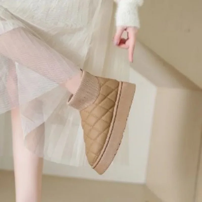 Gemütliche Strick-Socken-Booties mit dicker Sohle und warmer Innenfütterung
