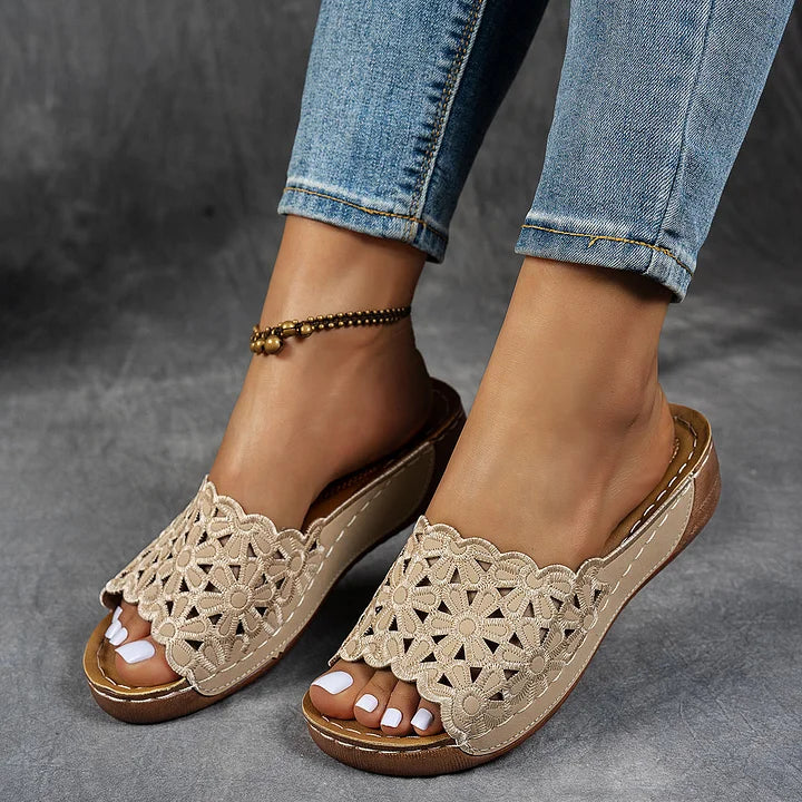 Stilvolle sommerliche Sandalen in Fischform für Damen