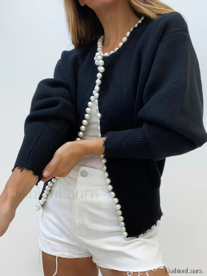 Strickcardigan mit Perlenbesatz und ausgefranstem Saum