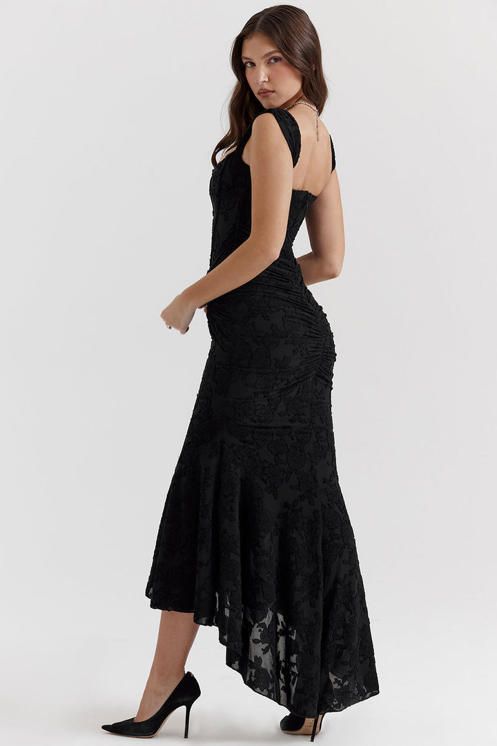 Fließendes, taillenschmeichelndes Kleid für mühelosen Stil