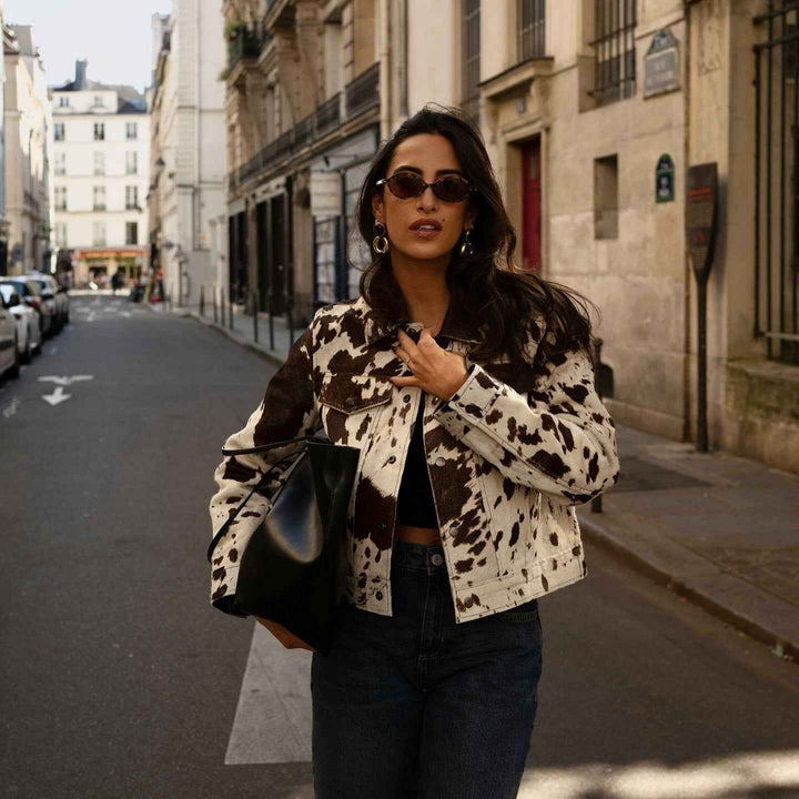Jacke mit Kuhmuster, Reverskragen und stylischen Druckknöpfen