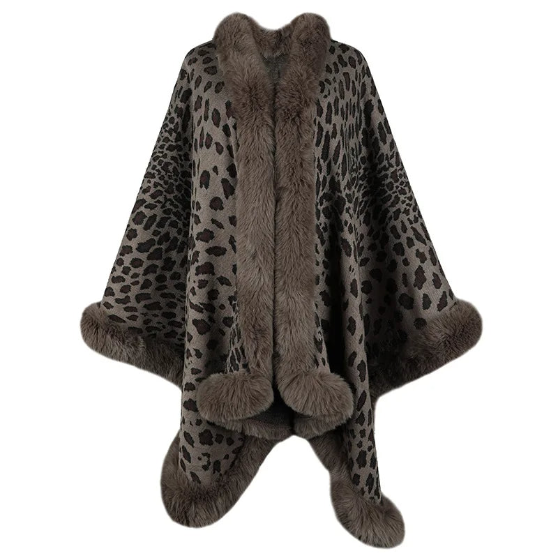 Damenschal mit Kunstpelzbesatz für warme Herbst- und Winterlooks