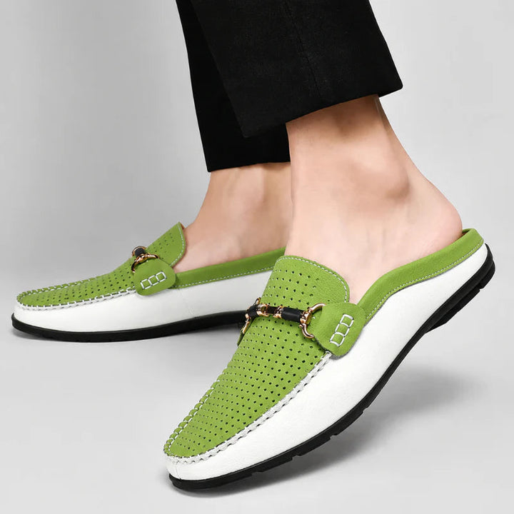 Atmungsaktiver Damen Slipper in Frontansicht mit schlichtem Design