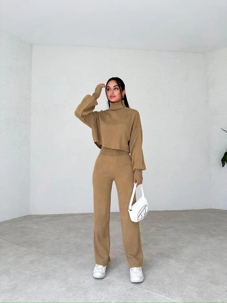 Gemütliches Set aus Strickhandschuhen mit Rollkragen