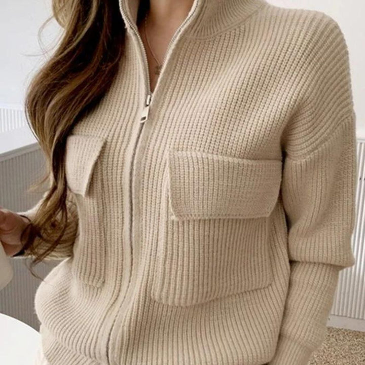 Gemütlicher Strickpullover mit Reißverschluss und Taschen für den Alltaggebrauch