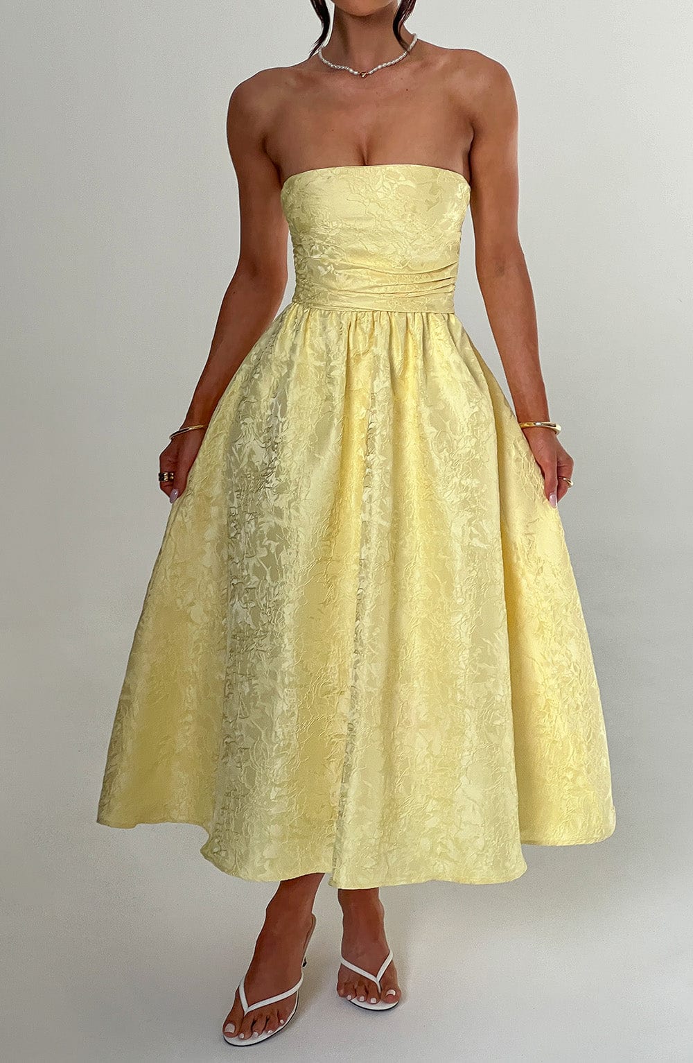 Floraler Jacquard Trägerloser Plissierter Midikleid Zitrone