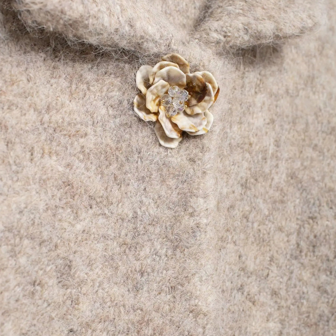 Gemütlicher Strickcardigan mit Blumenmuster für schicke Herbstmode