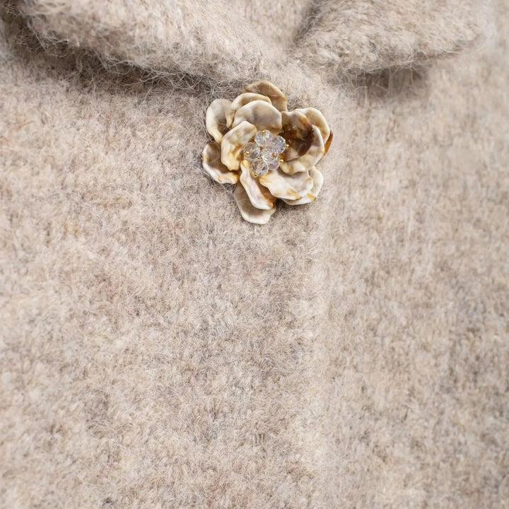 Gemütlicher Strickcardigan mit Blumenmuster für schicke Herbstmode