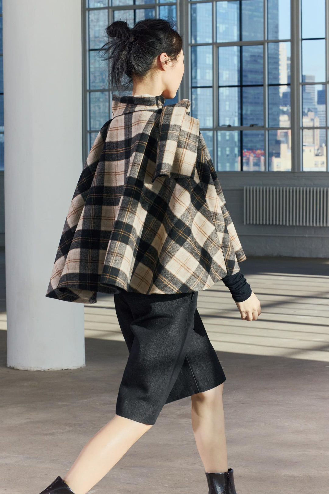 Stylish boxy coat with a checked pattern for stylish layering. 
