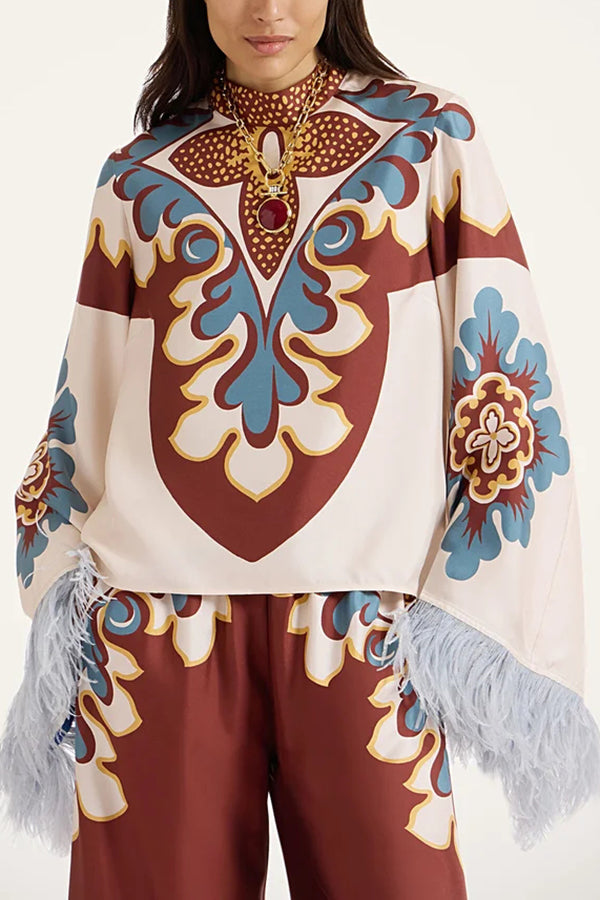 Boho-Spitzen-Top mit Glockenärmeln und hohem Kragen