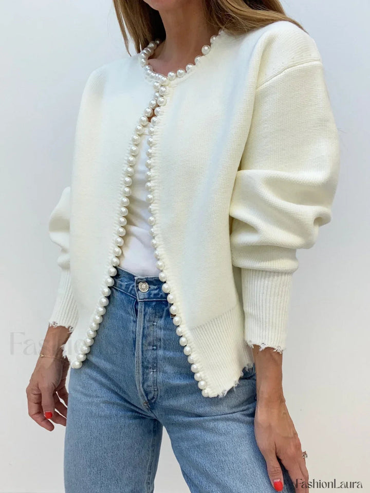 Strickcardigan mit Perlenbesatz und ausgefranstem Saum