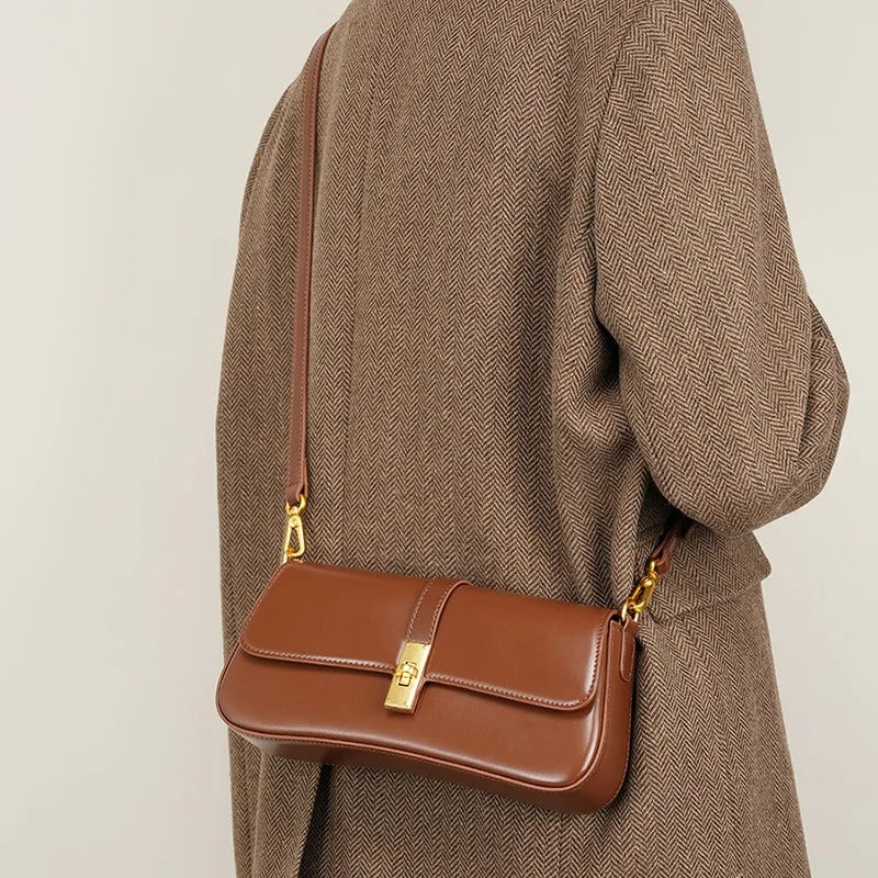 Helviora® | Glänzende Schultertasche mit goldener Schließe