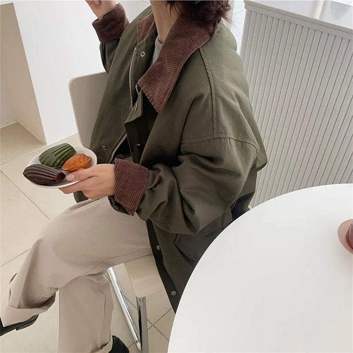 Damenjacke im Vintage-Stil mit Umlegekragen und großen Taschen