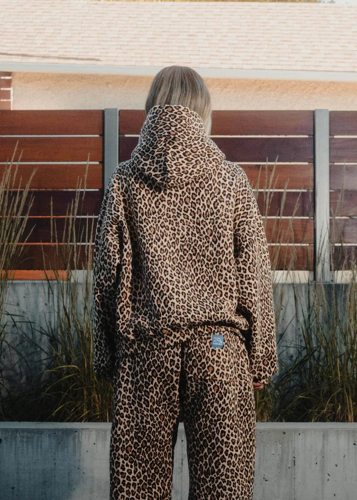 Gemütlicher Kapuzenpullover mit Gepardmuster für einen lässig-schicken Look