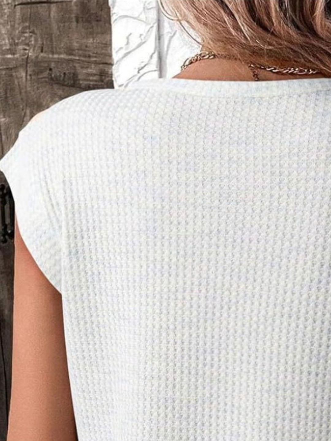 Grau meliertes T-Shirt mit Rundhalsausschnitt und kurzen Ärmeln für Damen