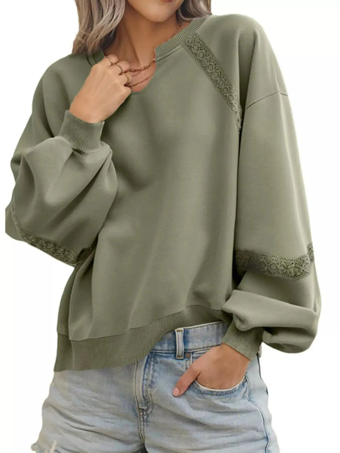 Gemütliches Sweatshirt mit Spitzenbesatz für lässig-schicke Looks