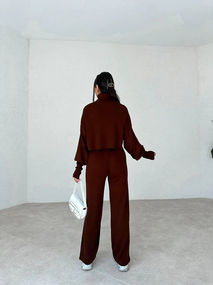 Gemütliches Set aus Strickhandschuhen mit Rollkragen