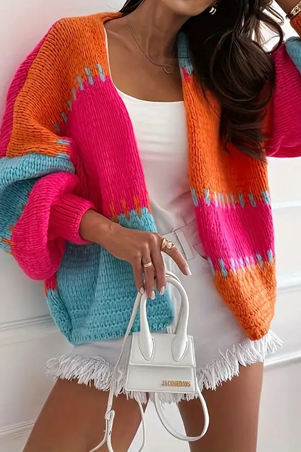Gemütliche Freizeit-Strickjacke mit kontrastierender Nahtdetailierung