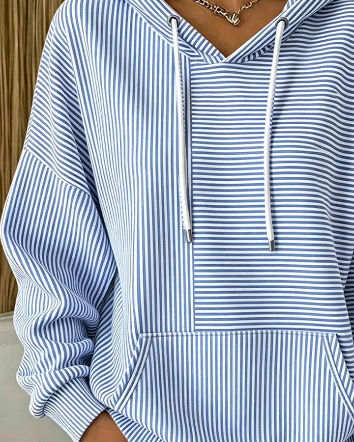 Rückansicht des gestreiften Hoodies mit Kapuze und Kordelzug