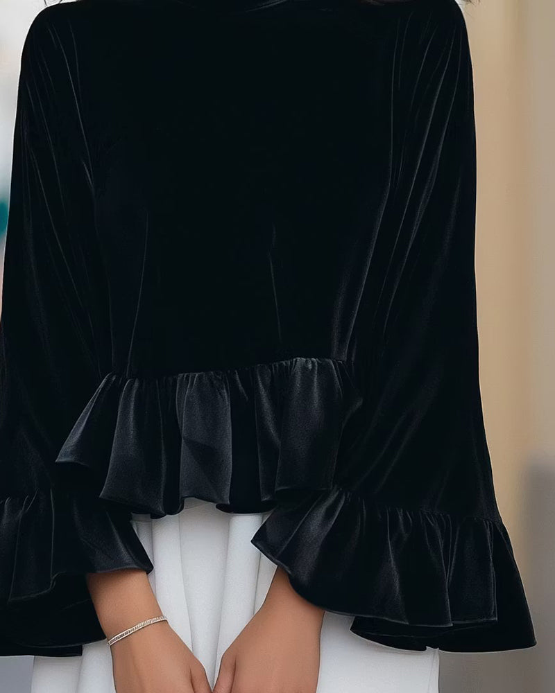 Damenbluse mit ausgestellten Ärmeln und rundem Ausschnitt