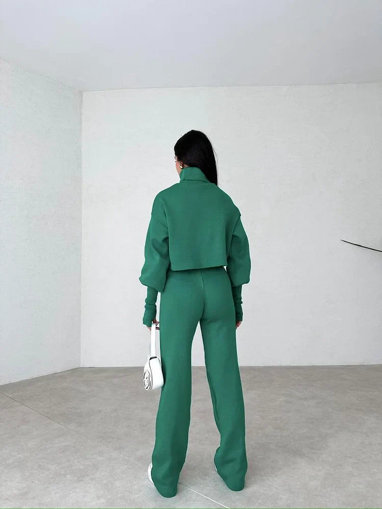 Gemütliches Set aus Strickhandschuhen mit Rollkragen