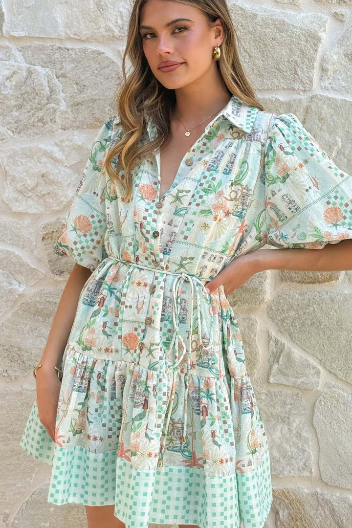 Kurzes Damenkleid mit floralem Print für Sommer und Urlaub
