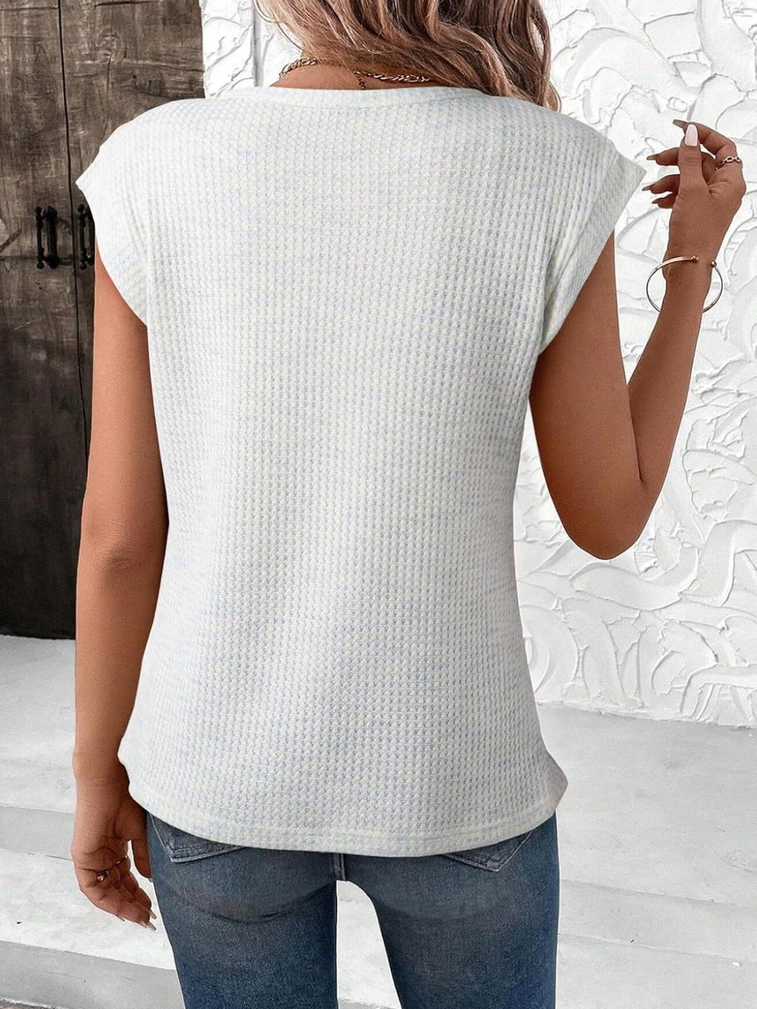 Grau meliertes T-Shirt mit Rundhalsausschnitt und kurzen Ärmeln für Damen