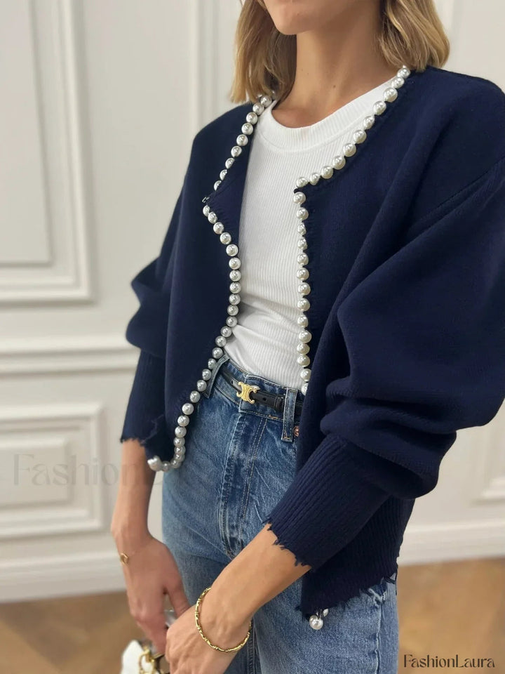 Strickcardigan mit Perlenbesatz und ausgefranstem Saum