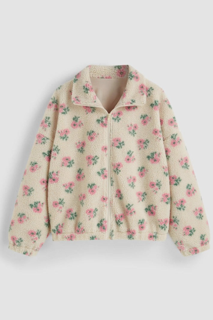 Seitliche Ansicht der Damen-Sherpa-Fleece-Jacke mit floralem Design